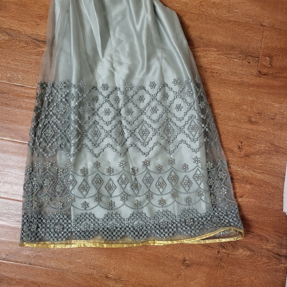 Pakistani sharara dress (3 pc) - Picture 9 of 9